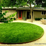atomic-outdoor-dining-gravel-modern.jpg